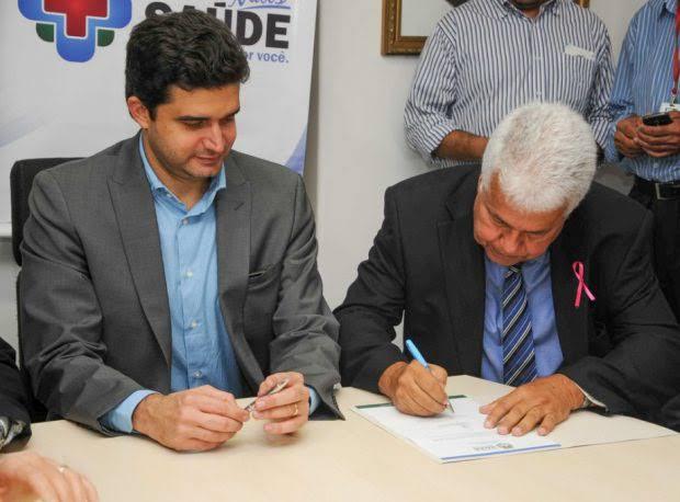 Rui Palmeira deve exonerar Thomaz Nonô nesta sexta-feira (31)