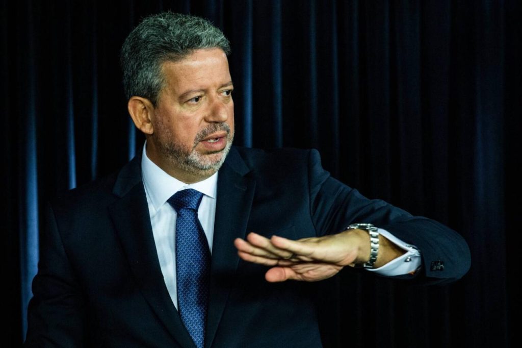 Arthur Lira inaugura terraplanismo eleitoral em Arapiraca