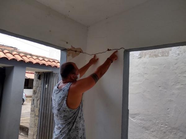 Não há risco inicial de colapso em casas com rachaduras no Farol, diz técnico