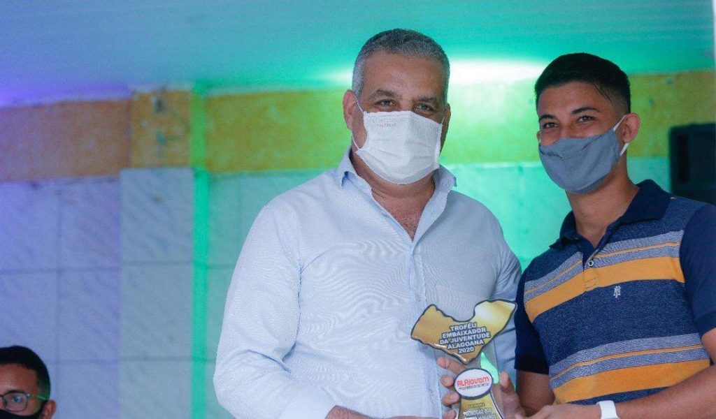Alfredo Gaspar é agraciado com prêmio Embaixador da Juventude pelo movimento Ala Jovem