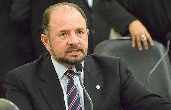 Antônio Albuquerque desabafa da tribuna: “não matei infelizmente. Se tivesse oportunidade faria“