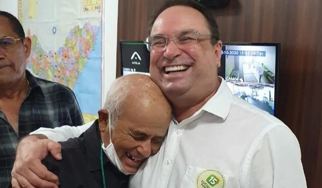 Em agenda do candidato Luciano Barbosa, músico agradece a construção do Bosque das Arapiracas