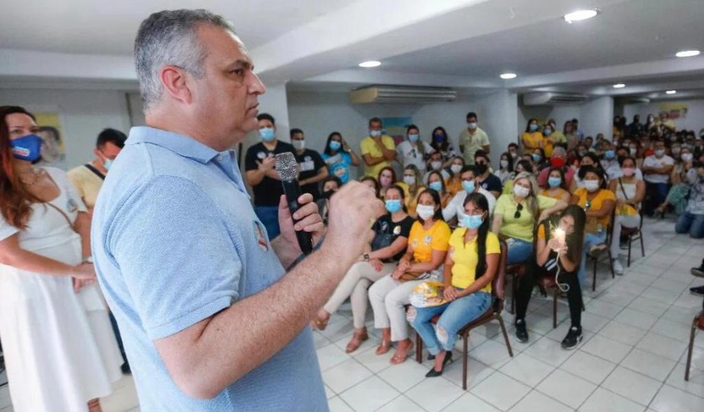 Alfredo Gaspar, candidato a prefeito de Maceió, homenageia médicos pelo seu dia