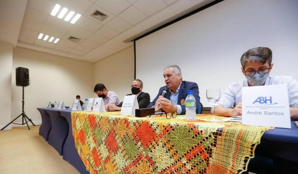 Alfredo Gaspar se reúne com trade turístico e discute proposta com setor