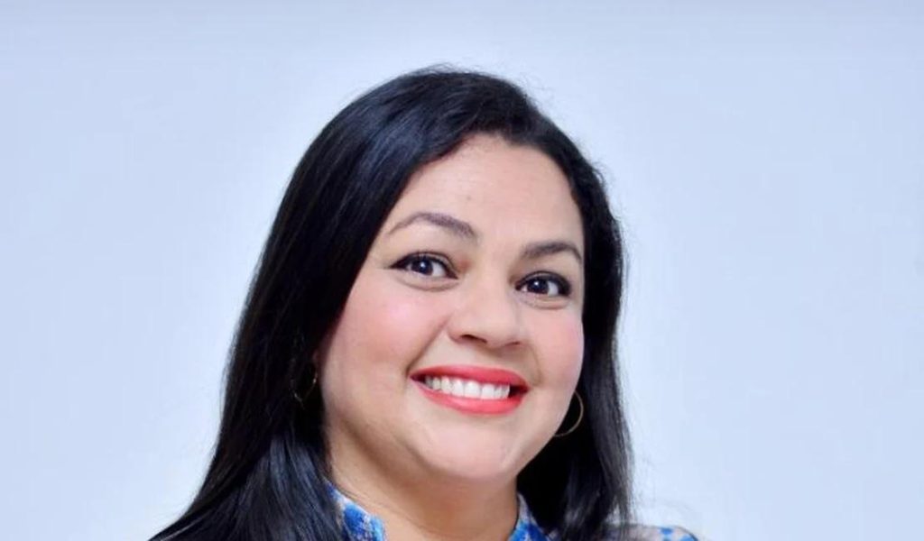 Aleandra de Oliveira é a candidata do partido AVANTE a prefeita de Feliz Deserto