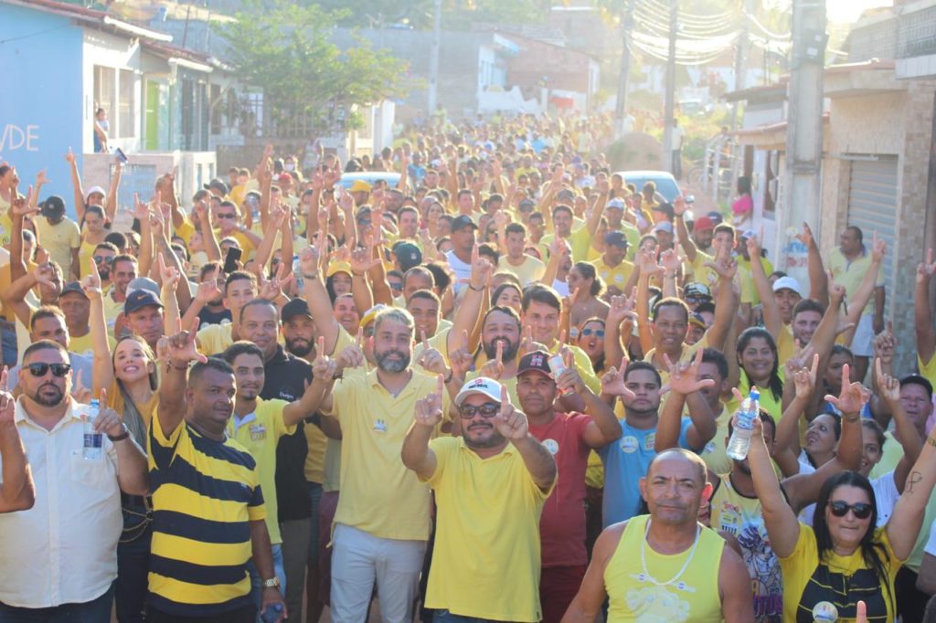 Junior Loureiro consolida campanha com caminhada pelas ruas de Japaratinga