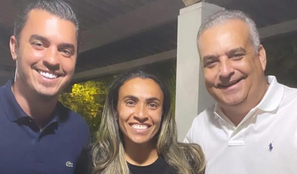 Rainha Marta faz visita surpresa e declara apoio a Alfredo Gaspar em Maceió
