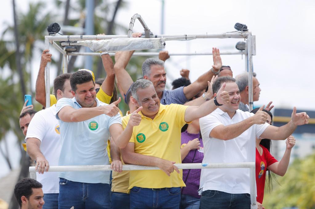 Alfredo Gaspar comanda Caravana pelos bairros de Maceió