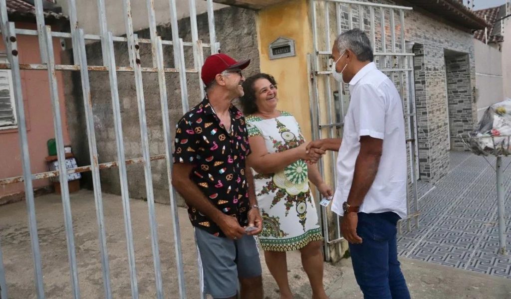 Arapiraca: Bairro Bom Sucesso recebe de braços abertos o candidato a prefeito Tarcizo Freire