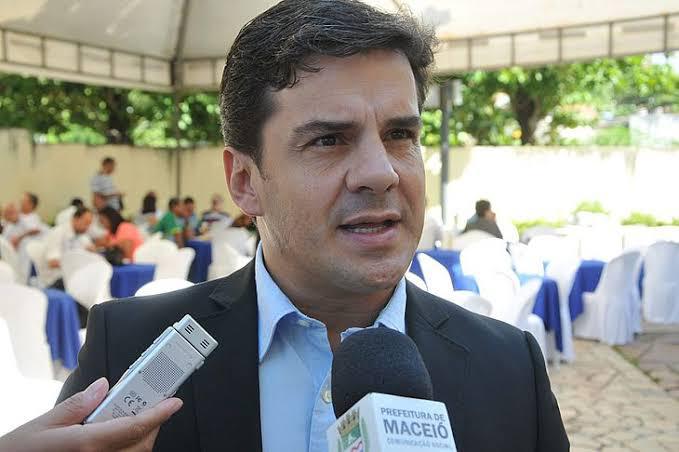 Indicados de Abrahão Moura e de outros ‘ex-aliados’ serão exonerados da prefeitura de Maceió