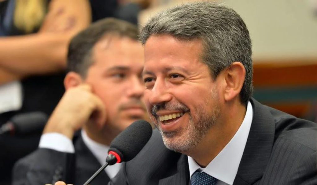 Preferido de Bolsonaro, Arthur Lira espera STF barrar reeleição para presidência da Câmara
