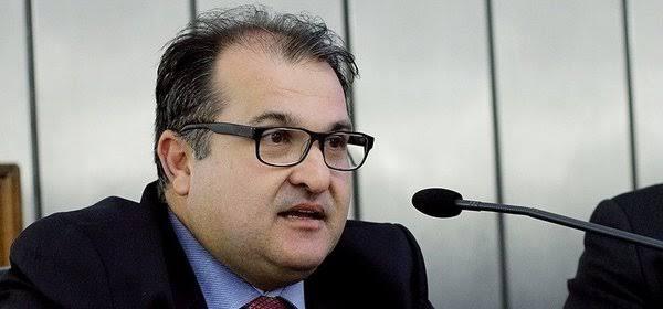 Santoro se espalha nas redes e nas andanças pelo interior