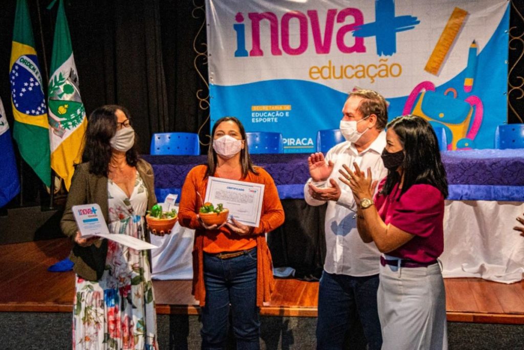 Diretores de escolas e creches de Arapiraca recebem prêmio gestor de excelência