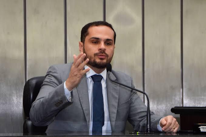 Trégua da Covid-19 faz Alexandre Ayres acelerar campanha a deputado