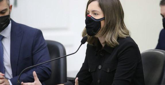 Sancionado PL da deputada Cibele Moura que assegura acesso a absorventes