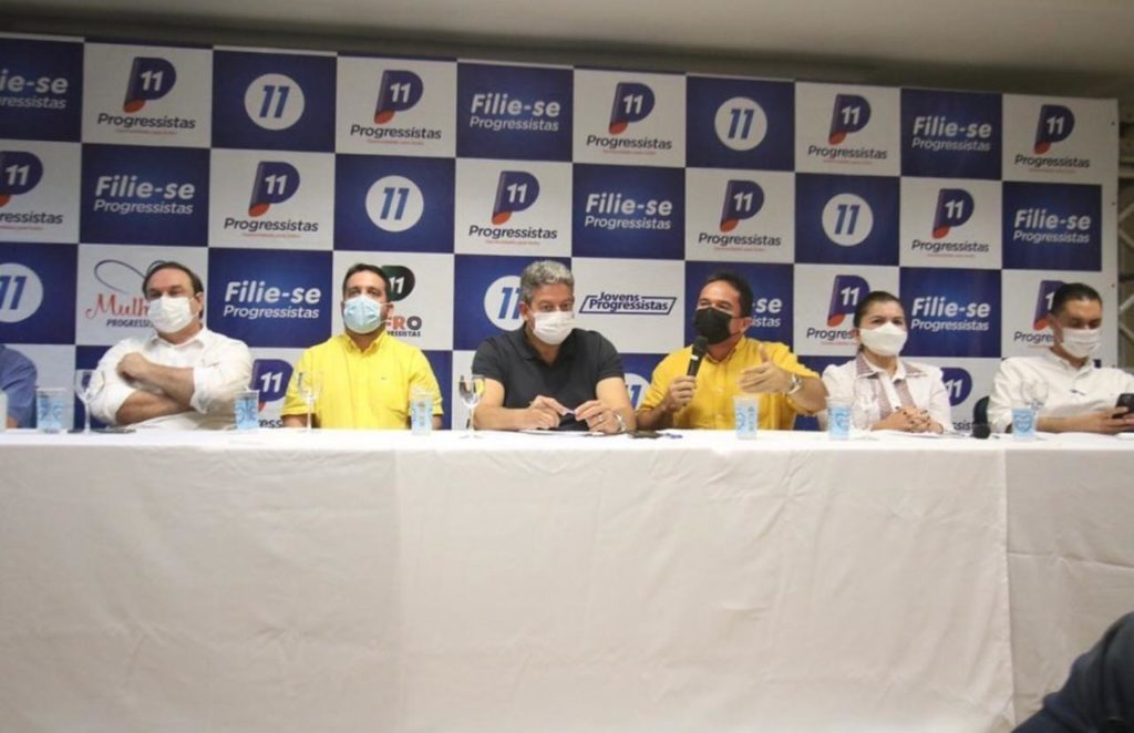 Luciano Barbosa é a maior atração em evento comandado por Arthur Lira com 40 prefeitos de AL