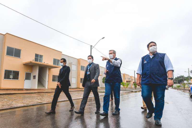 Prefeito em exercício Ronaldo Lessa visita residencial que será entregue a 500 famílias