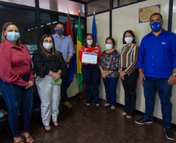 Santana do Ipanema: Christiane Bulhões se reúne com representes do Sebrae