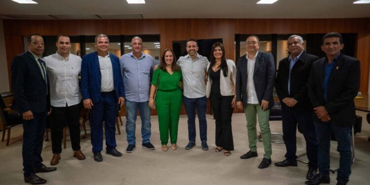 Christiane Bulhões se reúne com governador Paulo Dantas e trata de investimentos para Santana do Ipanema