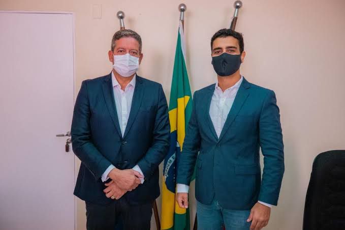 Lira e JHC se tornam alvo de disputa entre candidatos