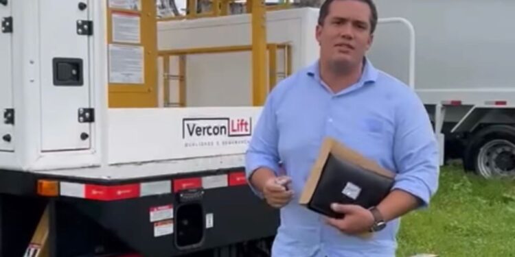 Prefeitura de Boca da Mata recebe caminhão com cesto aéreo da Codevasf