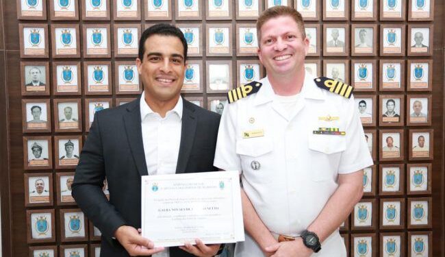 Comando da Marinha concede título de Tripulante Honorário ao presidente da Câmara de Maceió