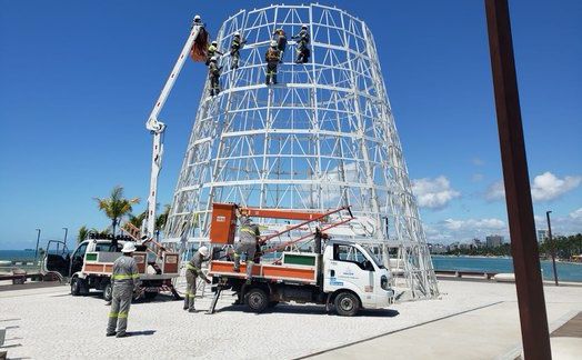 Prefeitura de Maceió divulga nota sobre montagem de árvore de natal no Marco dos Corais