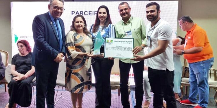 Município de Teotônio Vilela recebe Prêmio Qualidade da Educação 2022