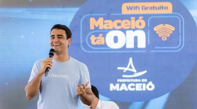 Favorito à reeleição, JHC entra na corrida pelo Senado em 2026