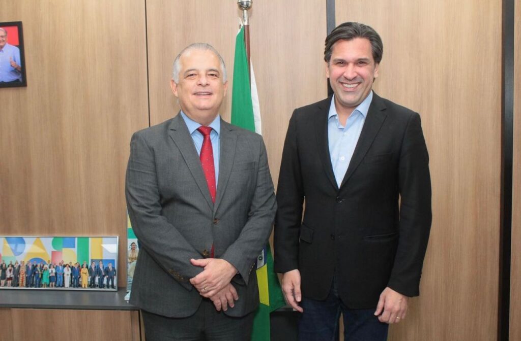 Isnaldo Bulhões se reúne com o ministro de Portos e Aeroportos para levar demandas do Congresso