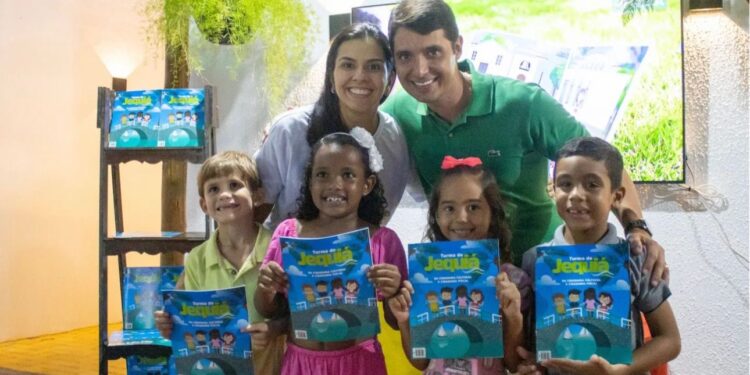 Prefeitura de Jequiá da Praia lança gibi com temas sobre cidadania