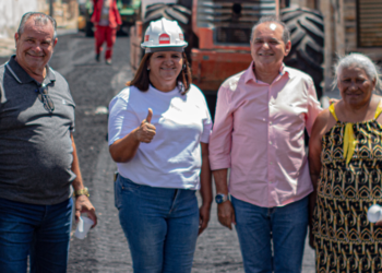 Ziane Costa acompanha início da pavimentação asfáltica no Distrito Barragem Leste