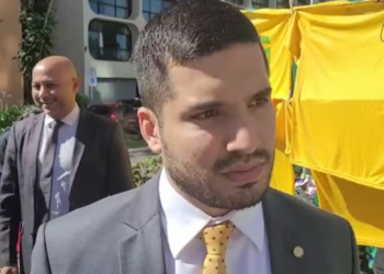 Governo Lula quer tirar André Fernandes da CPMI