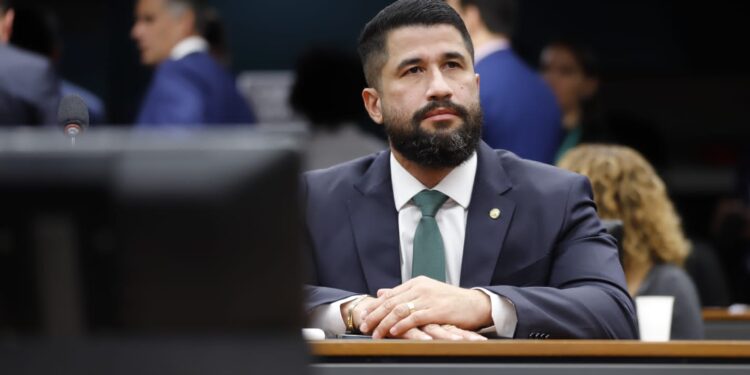Câmara Federal aprova moção de repúdio contra Paulo Dantas por omissão em promoções de militares