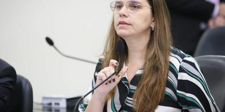 Ex-deputada Jó Pereira fala sobre os desafios à frente da Educação em Maceió
