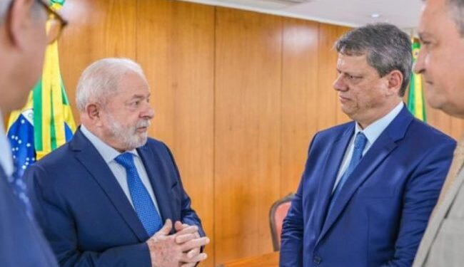 Tarcísio se explica para Lula e secretário que mentiu sobre “U$ 50 bilhões da Ucrânia” pode ser demitido