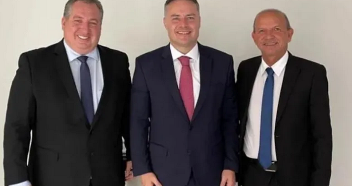 Ex-prefeito Cícero Cavalcante busca dinheiro em Brasília para “nossas duas cidades”