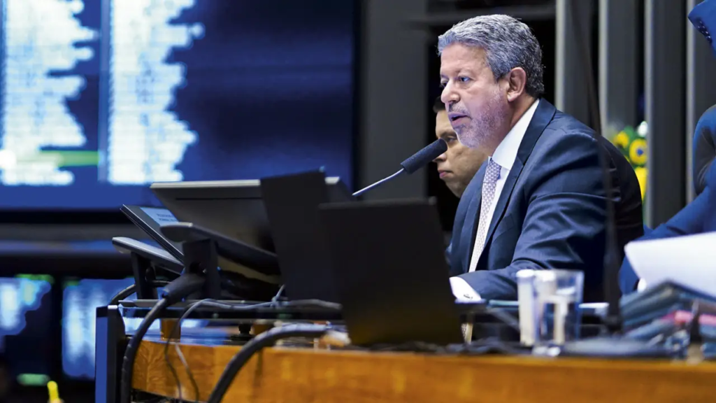 O presidente da Câmara, Arthur Lira (PP-AL), que anunciou que fará andar o PL das Fake News (Pablo Valadares/Câmara dos Deputados)