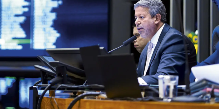 O presidente da Câmara, Arthur Lira (PP-AL), que anunciou que fará andar o PL das Fake News (Pablo Valadares/Câmara dos Deputados)