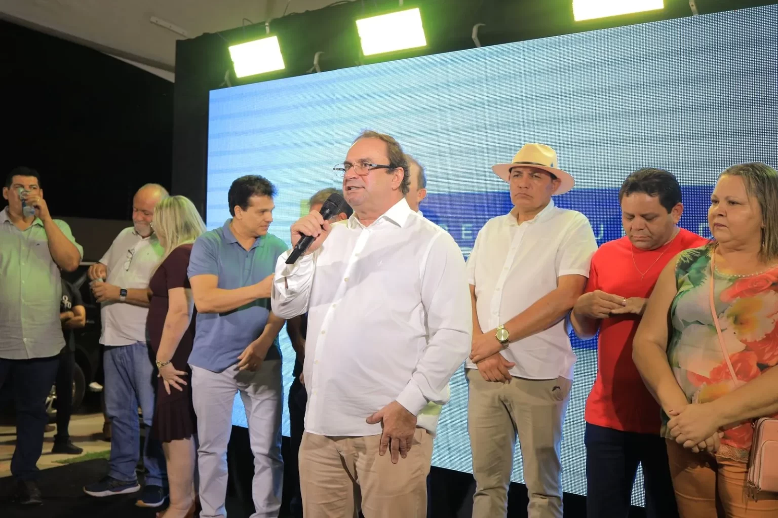 O lixo que não suja o nome de Luciano Barbosa