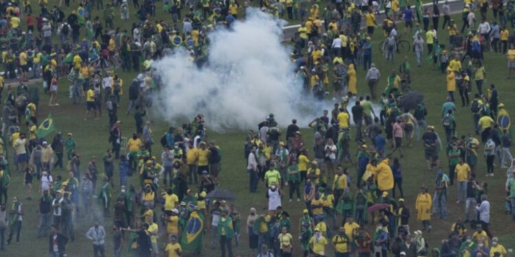 STF tem 8 votos para tornar réus 100 envolvidos em atos golpistas