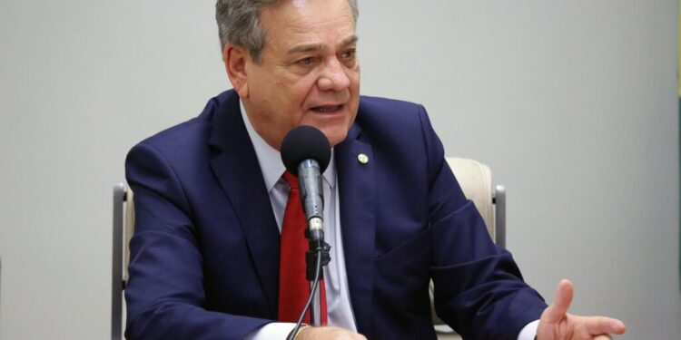 Para conter ameaças à escolas, Lessa defende regulação de mídias