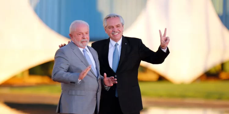 Lula tentará ajuda financeira dos Brics à Argentina