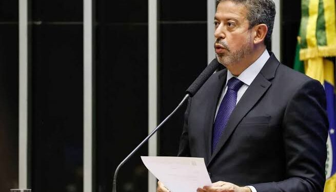 Lira critica “tratamento desonroso” de big techs com a Câmara