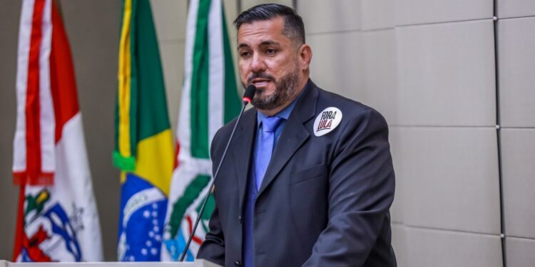 Leonardo Dias cobra rigidez em casos de crimes de intolerância religiosa: “é preciso endurecer o código penal”