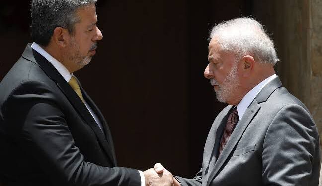 Efeitos de um jogo de interesses: “Reina a paz entre Lira e Lula, até a próxima briga”