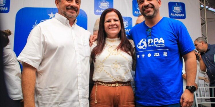 Prefeita Lívia Carla participa de inauguração de obras em Messias