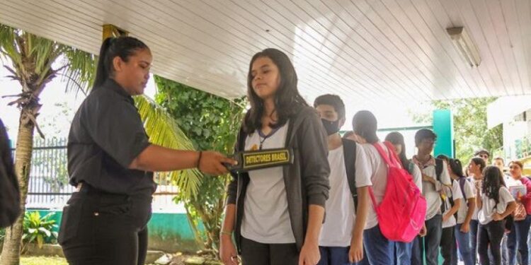 Câmara de Maceió aprova instalação de detectores de metais em escolas