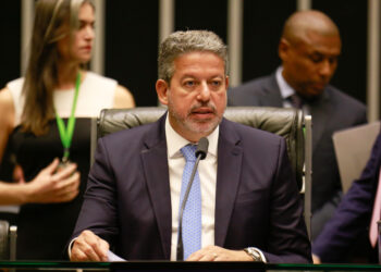 Lira enfrenta Moraes e afirma que só a Câmara pode cassar deputado