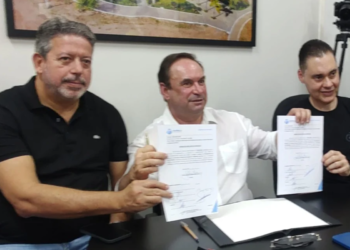 Em Arapiraca, Arthur Lira diz que centrão vai disputar presidência da CPMI e alfineta Renan Calheiros